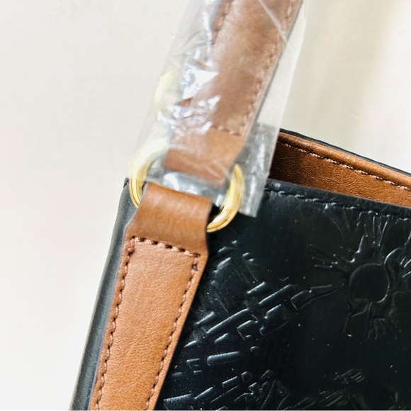 NWT Tignanello Leather Embossed Two-Toned Large Satchel. Comes with a dust bag. - Picture 4 of 15